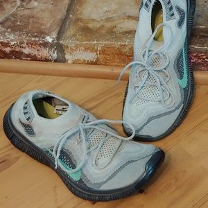 NIKE FLYNIT Athletic Running Shoes